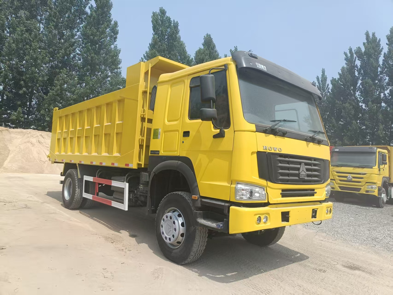 SINOTRUK Howo 4*2 - Autocarro ribaltabile: foto 3 SINOTRUK Howo 4*2 - Autocarro ribaltabile: foto 3