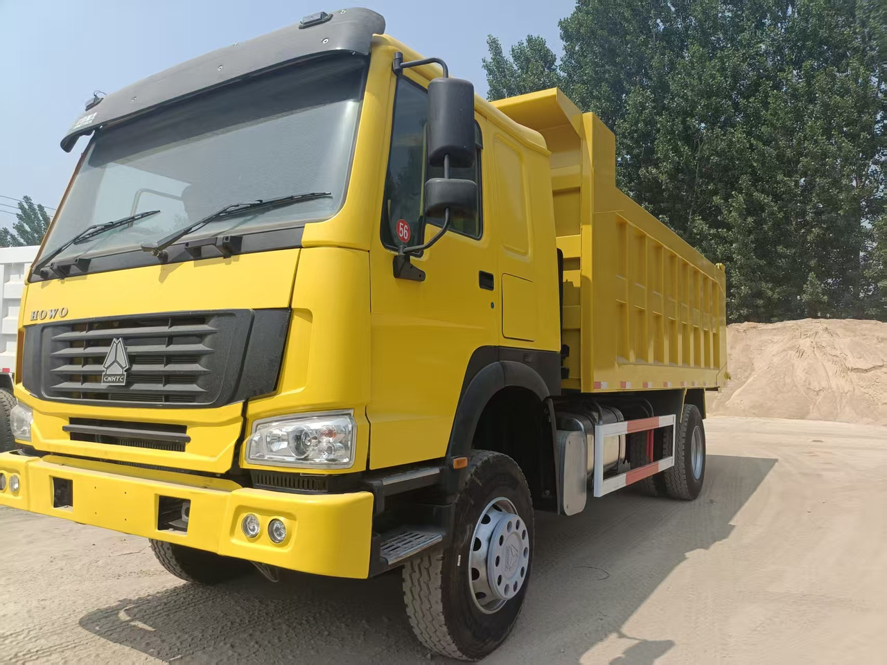 SINOTRUK Howo 4*2 - Autocarro ribaltabile: foto 1 SINOTRUK Howo 4*2 - Autocarro ribaltabile: foto 1