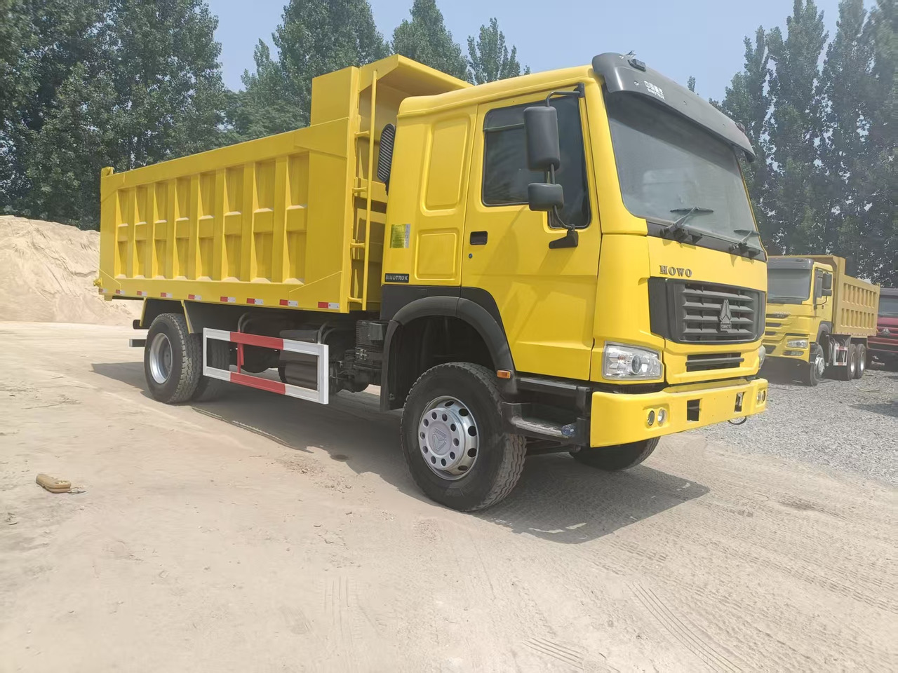 SINOTRUK Howo 4*2 - Autocarro ribaltabile: foto 4 SINOTRUK Howo 4*2 - Autocarro ribaltabile: foto 4