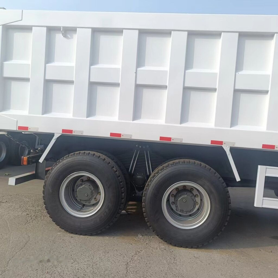 Sinotruk Howo 6*4 - Autocarro ribaltabile: foto 2 Sinotruk Howo 6*4 - Autocarro ribaltabile: foto 2