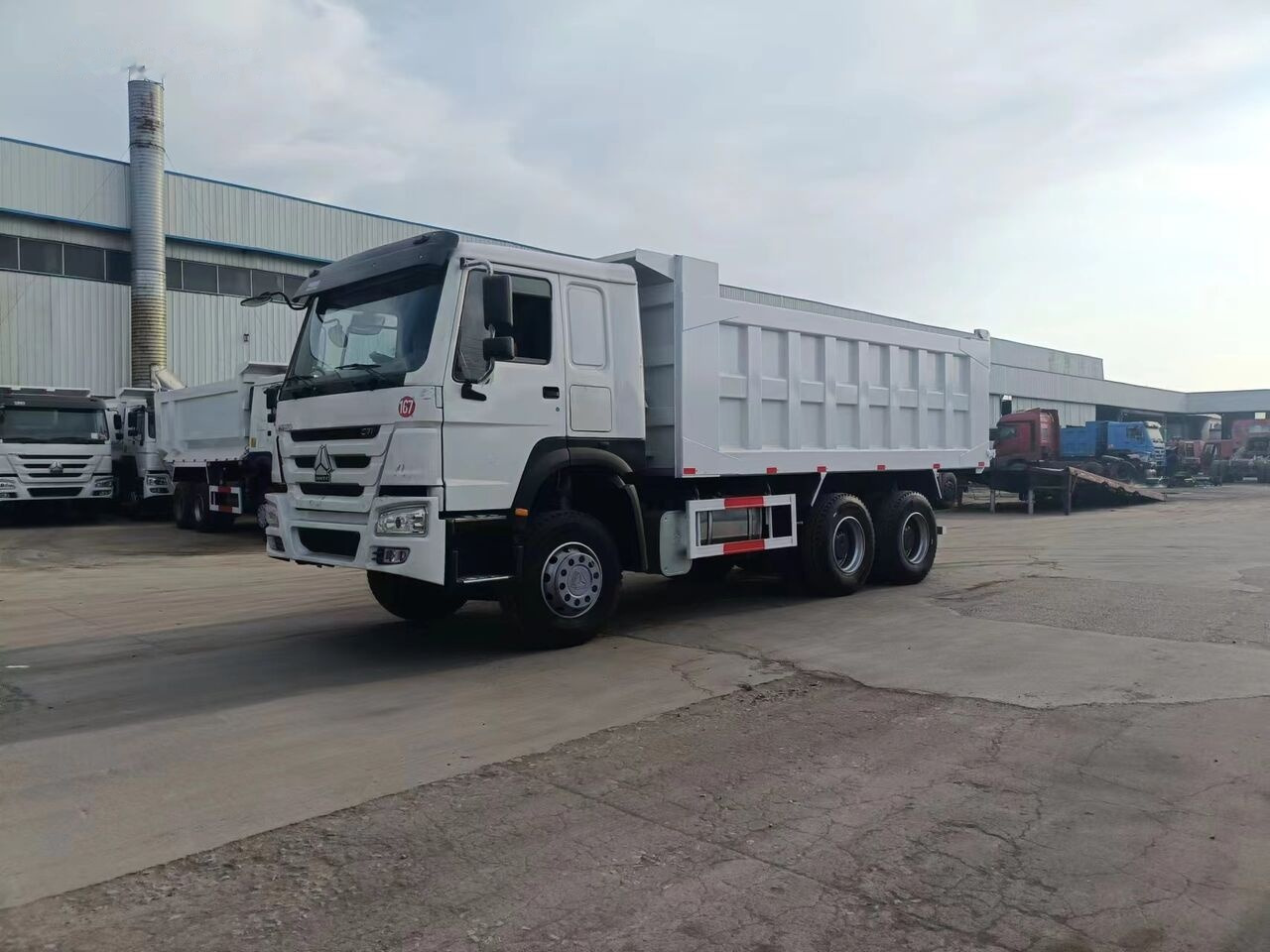 Sinotruk Howo 6*4 - Autocarro ribaltabile: foto 1 Sinotruk Howo 6*4 - Autocarro ribaltabile: foto 1