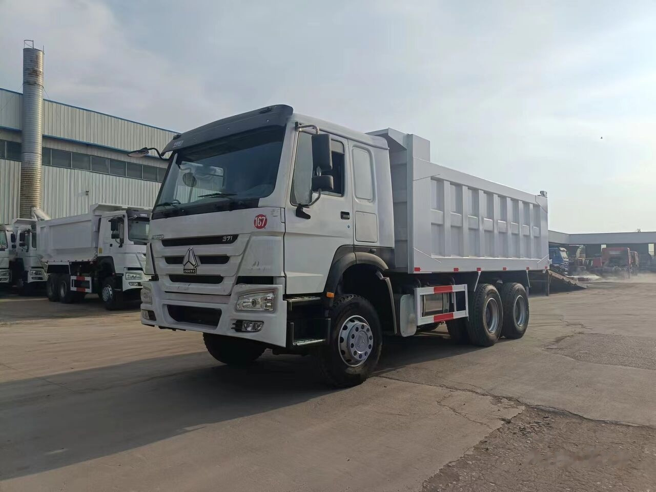 Sinotruk Howo 6*4 - Autocarro ribaltabile: foto 3 Sinotruk Howo 6*4 - Autocarro ribaltabile: foto 3