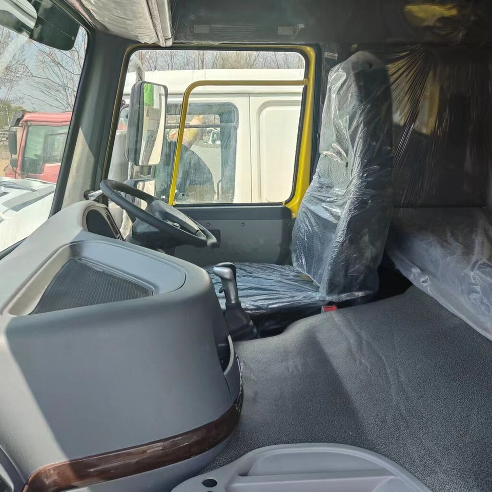 Sinotruk Howo 6*4 Right hand drive - Autocarro ribaltabile: foto 4 Sinotruk Howo 6*4 Right hand drive - Autocarro ribaltabile: foto 4