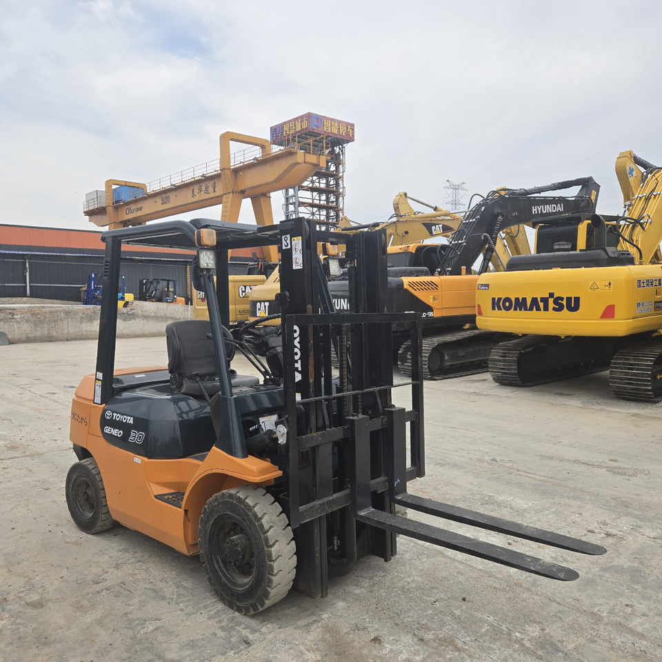 Toyota FD30 - Carrello elevatore diesel: foto 5 Toyota FD30 - Carrello elevatore diesel: foto 5