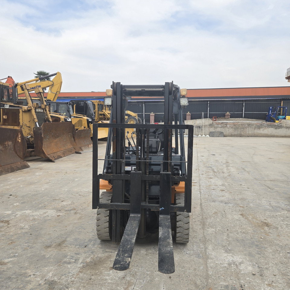 Toyota FD30 - Carrello elevatore diesel: foto 4 Toyota FD30 - Carrello elevatore diesel: foto 4