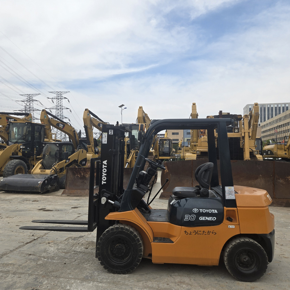 Toyota FD30 - Carrello elevatore diesel: foto 2 Toyota FD30 - Carrello elevatore diesel: foto 2