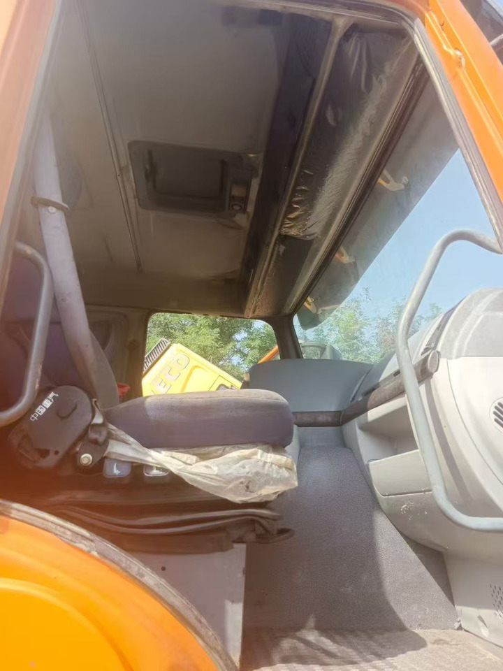 SINOTRUK HOWO - Trattore stradale: foto 4 SINOTRUK HOWO - Trattore stradale: foto 4
