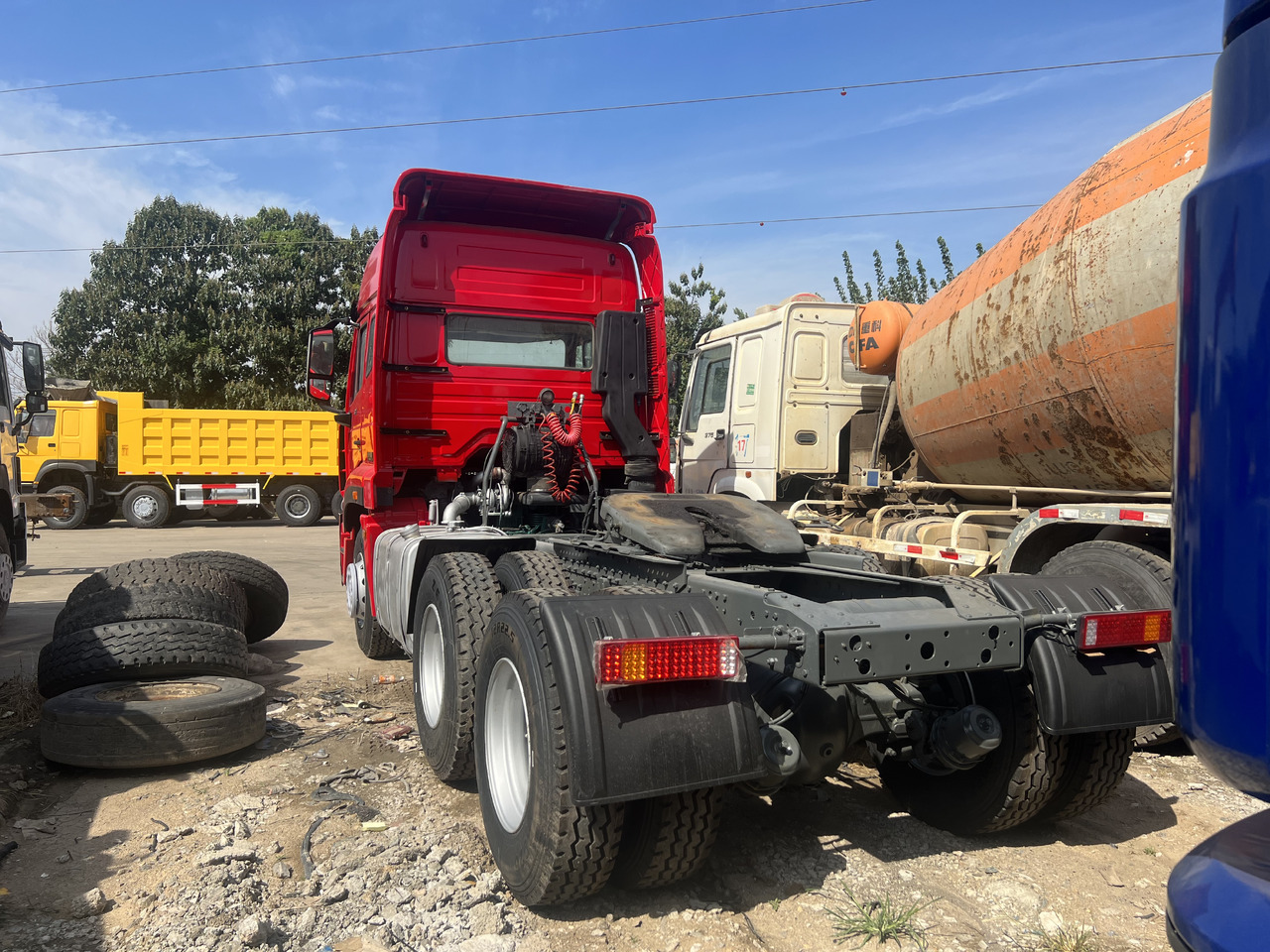 SINOTRUK HOWO trailer head - Trattore stradale: foto 4 SINOTRUK HOWO trailer head - Trattore stradale: foto 4