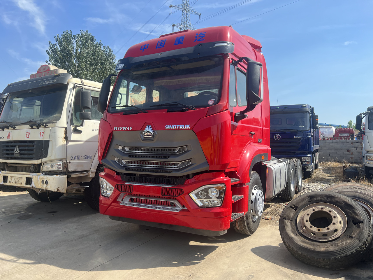 SINOTRUK HOWO trailer head - Trattore stradale: foto 1 SINOTRUK HOWO trailer head - Trattore stradale: foto 1