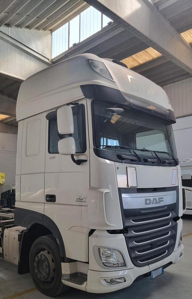 DAF XF 440 Euro 6 - Full Pneumatico - 2015 - Autocarro portacontainer/ Caisse interchangeable: foto 2 DAF XF 440 Euro 6 - Full Pneumatico - 2015 - Autocarro portacontainer/ Caisse interchangeable: foto 2