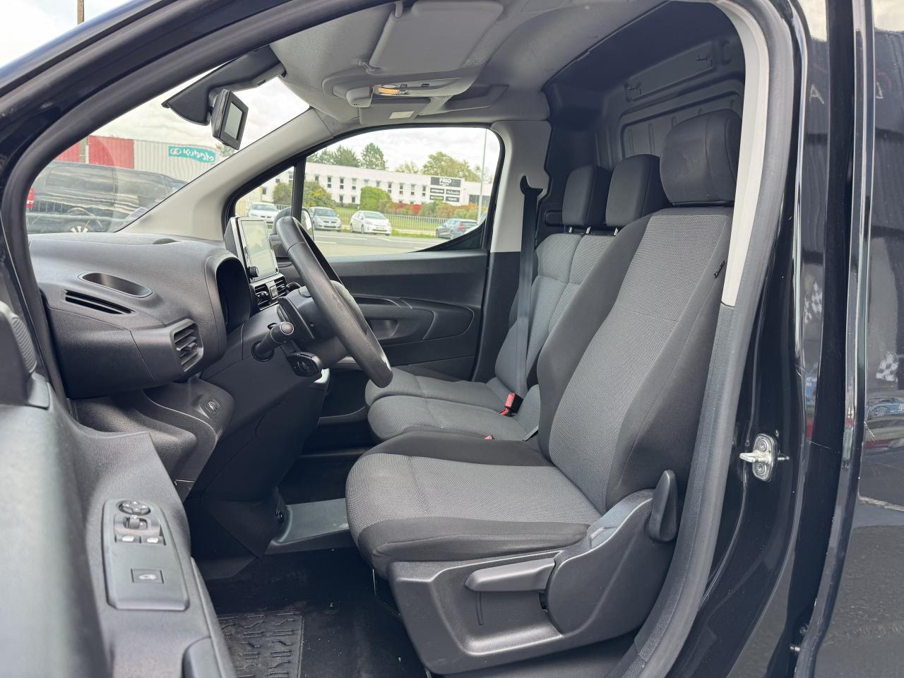 CITROEN Berlingo 1.5 BlueHDi S&S - 130 - BV EAT8 III FOURGON Fourgon M Driver 650 kg PHASE 1 - Furgone chiuso: foto 4 CITROEN Berlingo 1.5 BlueHDi S&S - 130 - BV EAT8 III FOURGON Fourgon M Driver 650 kg PHASE 1 - Furgone chiuso: foto 4