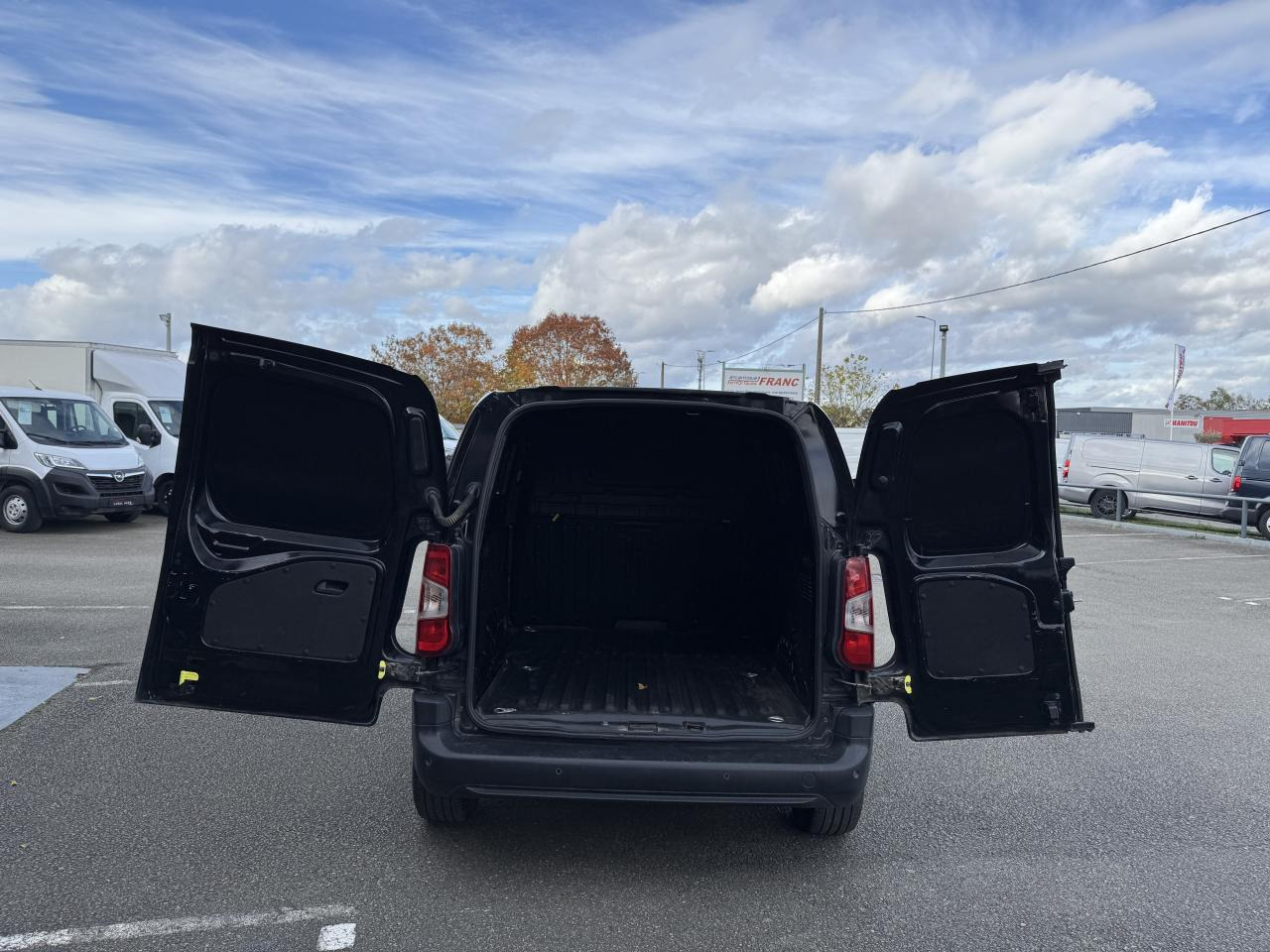 CITROEN Berlingo 1.5 BlueHDi S&S - 130 - BV EAT8 III FOURGON Fourgon M Driver 650 kg PHASE 1 - Furgone chiuso: foto 2 CITROEN Berlingo 1.5 BlueHDi S&S - 130 - BV EAT8 III FOURGON Fourgon M Driver 650 kg PHASE 1 - Furgone chiuso: foto 2