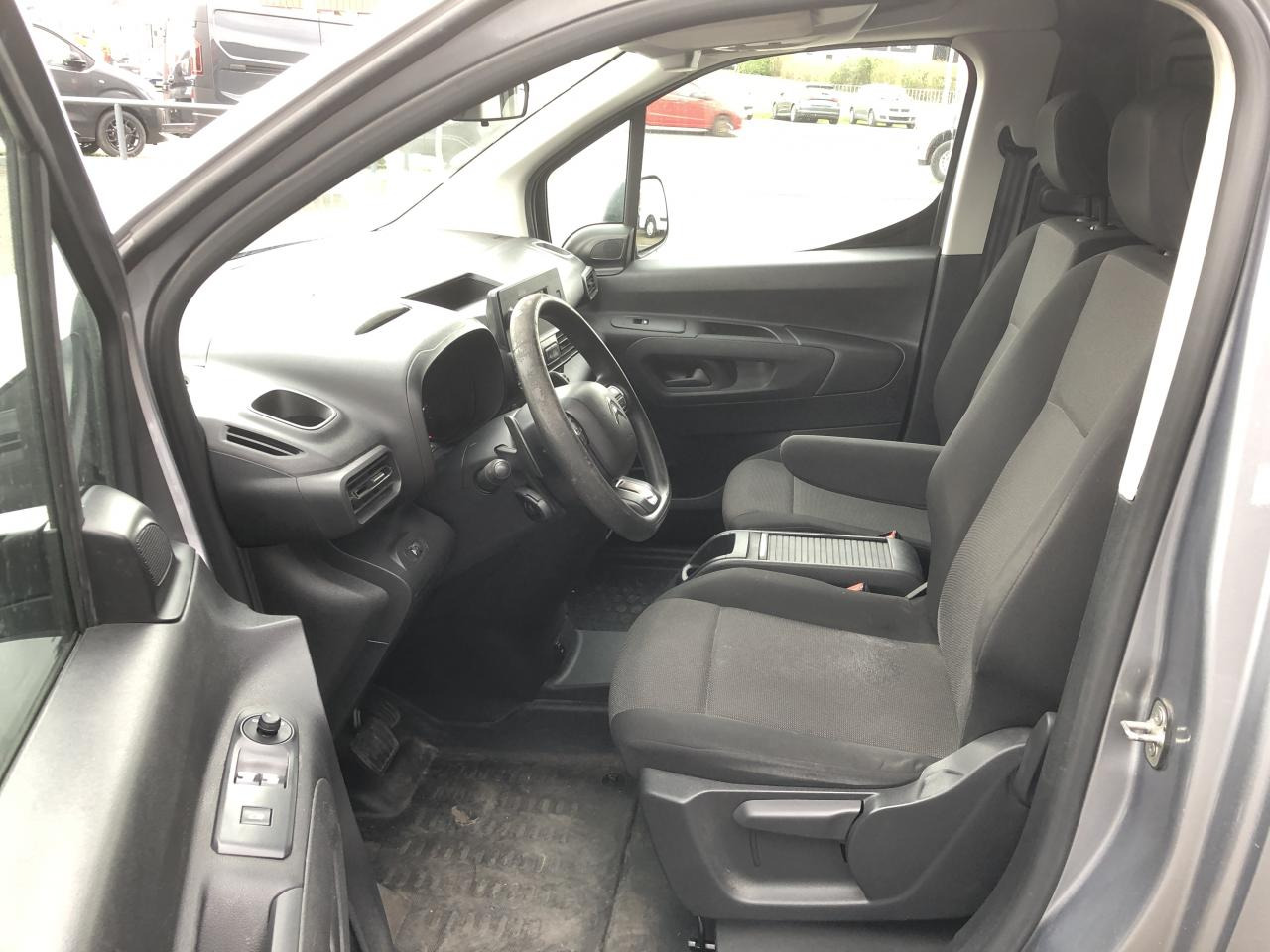 CITROEN berlingo M 1000KG BLUEHDI 130 S&S CLUB EAT8 - Furgone chiuso: foto 5 CITROEN berlingo M 1000KG BLUEHDI 130 S&S CLUB EAT8 - Furgone chiuso: foto 5