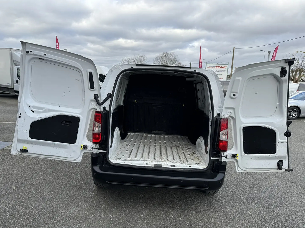 Citroen Berlingo M 650KG BLUEHDI 100 S&S DRIVER - Furgone chiuso: foto 3 Citroen Berlingo M 650KG BLUEHDI 100 S&S DRIVER - Furgone chiuso: foto 3