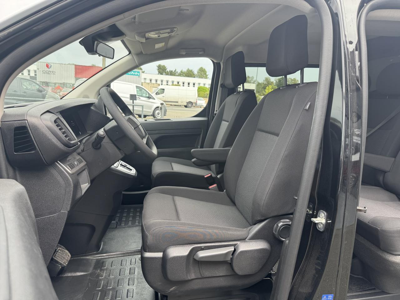 Citroen Jumpy XL 2.0 BLUEHDI 180CH S&S CABINE APPROFONDIE FIXE EAT8 5 PLACES - Furgone doppia cabina: foto 4 Citroen Jumpy XL 2.0 BLUEHDI 180CH S&S CABINE APPROFONDIE FIXE EAT8 5 PLACES - Furgone doppia cabina: foto 4
