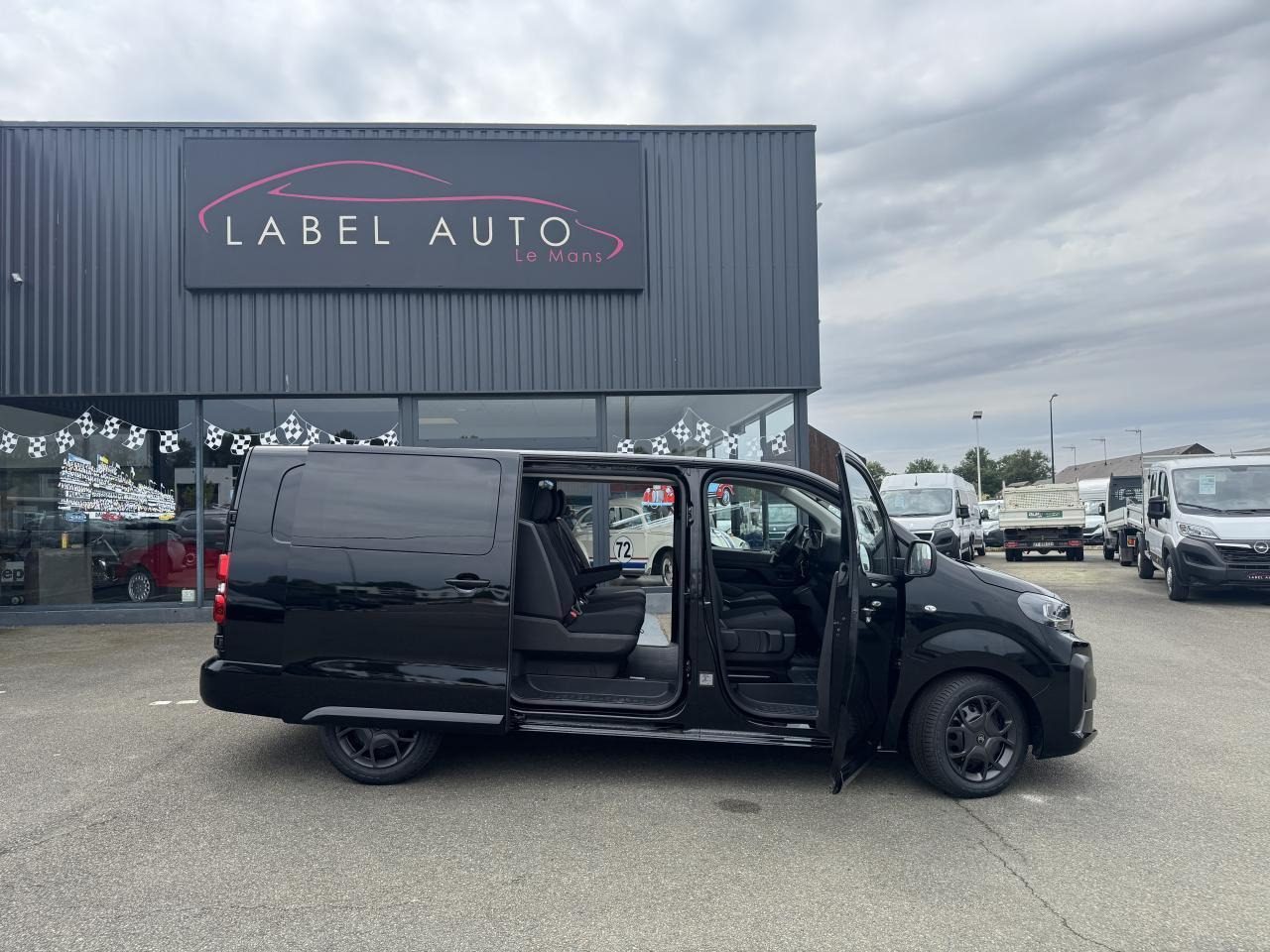 Citroen Jumpy XL 2.0 BLUEHDI 180CH S&S CABINE APPROFONDIE FIXE EAT8 5 PLACES - Furgone doppia cabina: foto 2 Citroen Jumpy XL 2.0 BLUEHDI 180CH S&S CABINE APPROFONDIE FIXE EAT8 5 PLACES - Furgone doppia cabina: foto 2