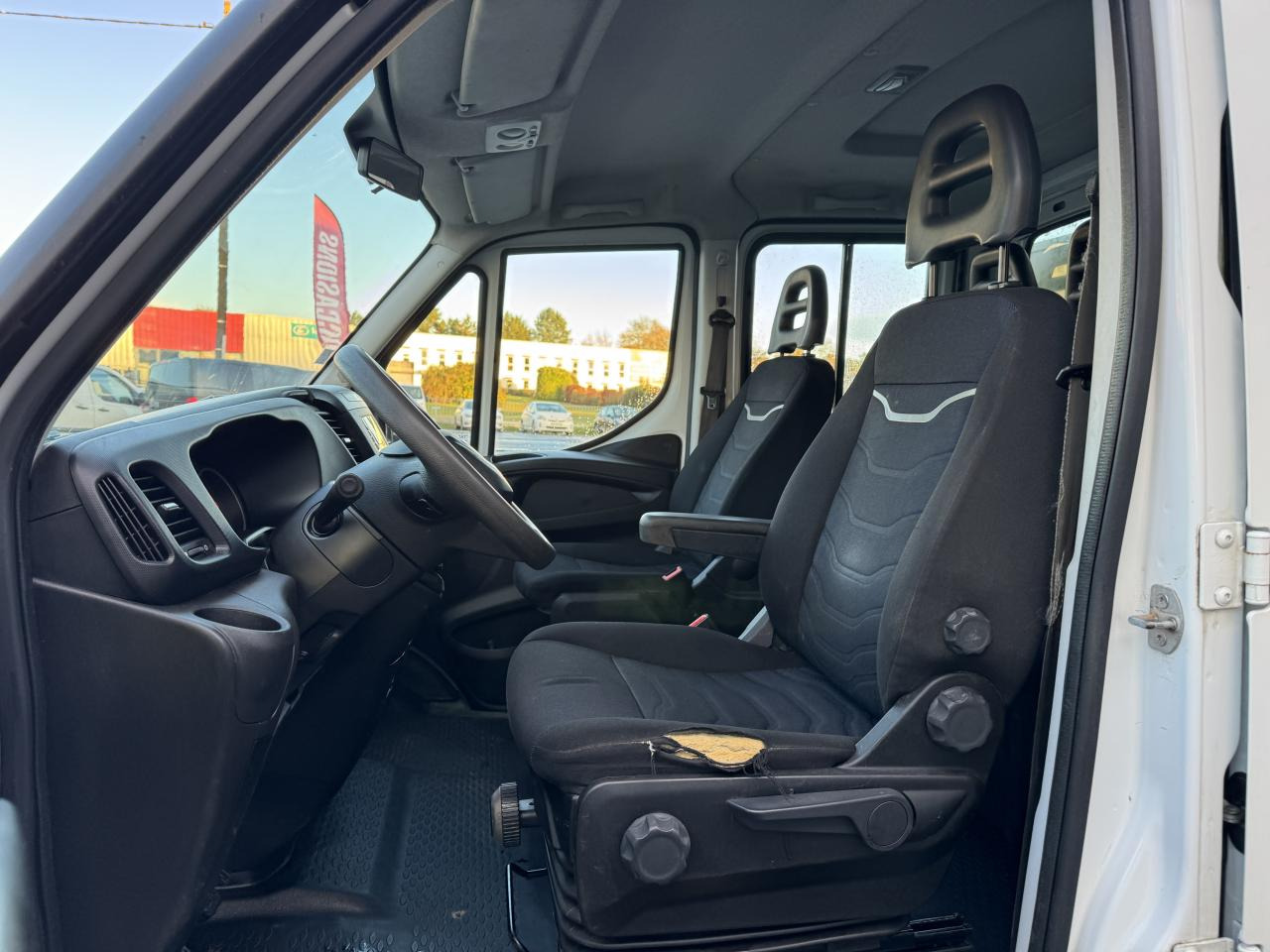 IVECO DAILY 35C14 BENNE COFFRE DOUBLE CABINE RJ 6 places - Furgone ribaltabile, Furgone doppia cabina: foto 5 IVECO DAILY 35C14 BENNE COFFRE DOUBLE CABINE RJ 6 places - Furgone ribaltabile, Furgone doppia cabina: foto 5