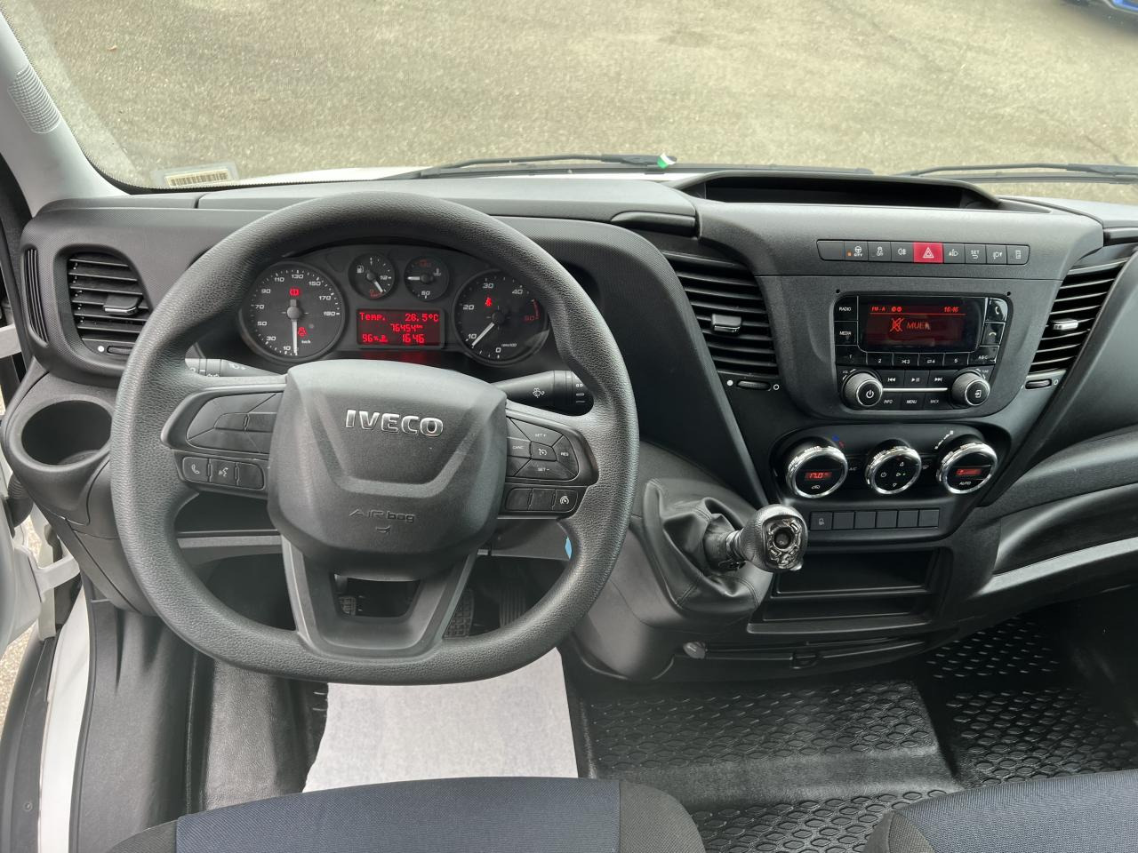 IVECO Daily 35 C 16 S&S (Quad-Leaf) CHASSIS CABINE 2014 35C/35S Chassis cabine 35 C Epmt.4.1 PHASE 4 - Furgone box: foto 4 IVECO Daily 35 C 16 S&S (Quad-Leaf) CHASSIS CABINE 2014 35C/35S Chassis cabine 35 C Epmt.4.1 PHASE 4 - Furgone box: foto 4