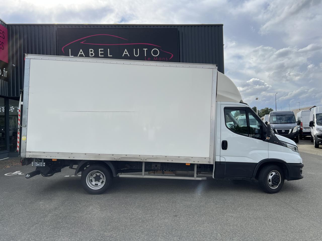 IVECO Daily 35 C 16 S&S (Quad-Leaf) CHASSIS CABINE 2014 35C/35S Chassis cabine 35 C Epmt.4.1 PHASE 4 - Furgone box: foto 1 IVECO Daily 35 C 16 S&S (Quad-Leaf) CHASSIS CABINE 2014 35C/35S Chassis cabine 35 C Epmt.4.1 PHASE 4 - Furgone box: foto 1