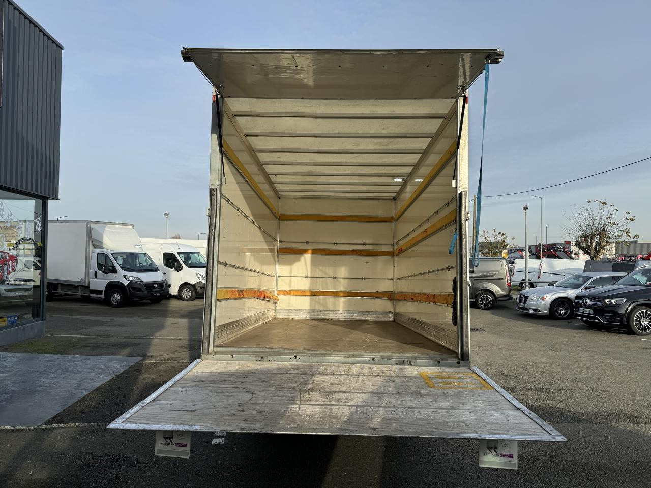 IVECO Daily 35 C 16H3.0 - BV Hi-Matic (Quad-Tor) CHASSIS CABINE 2014 35C/35S Chassis cabine 35 C Epmt.4.1 - Furgone box: foto 3 IVECO Daily 35 C 16H3.0 - BV Hi-Matic (Quad-Tor) CHASSIS CABINE 2014 35C/35S Chassis cabine 35 C Epmt.4.1 - Furgone box: foto 3