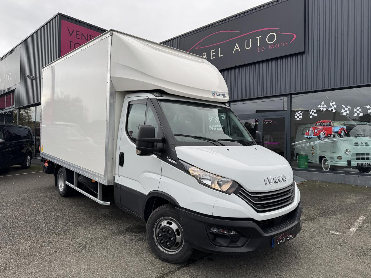 IVECO Daily 35 C 16H3.0 - BV Hi-Matic (Quad-Tor) CHASSIS CABINE CAISSE 20M3 - Furgone box: foto 2 IVECO Daily 35 C 16H3.0 - BV Hi-Matic (Quad-Tor) CHASSIS CABINE CAISSE 20M3 - Furgone box: foto 2