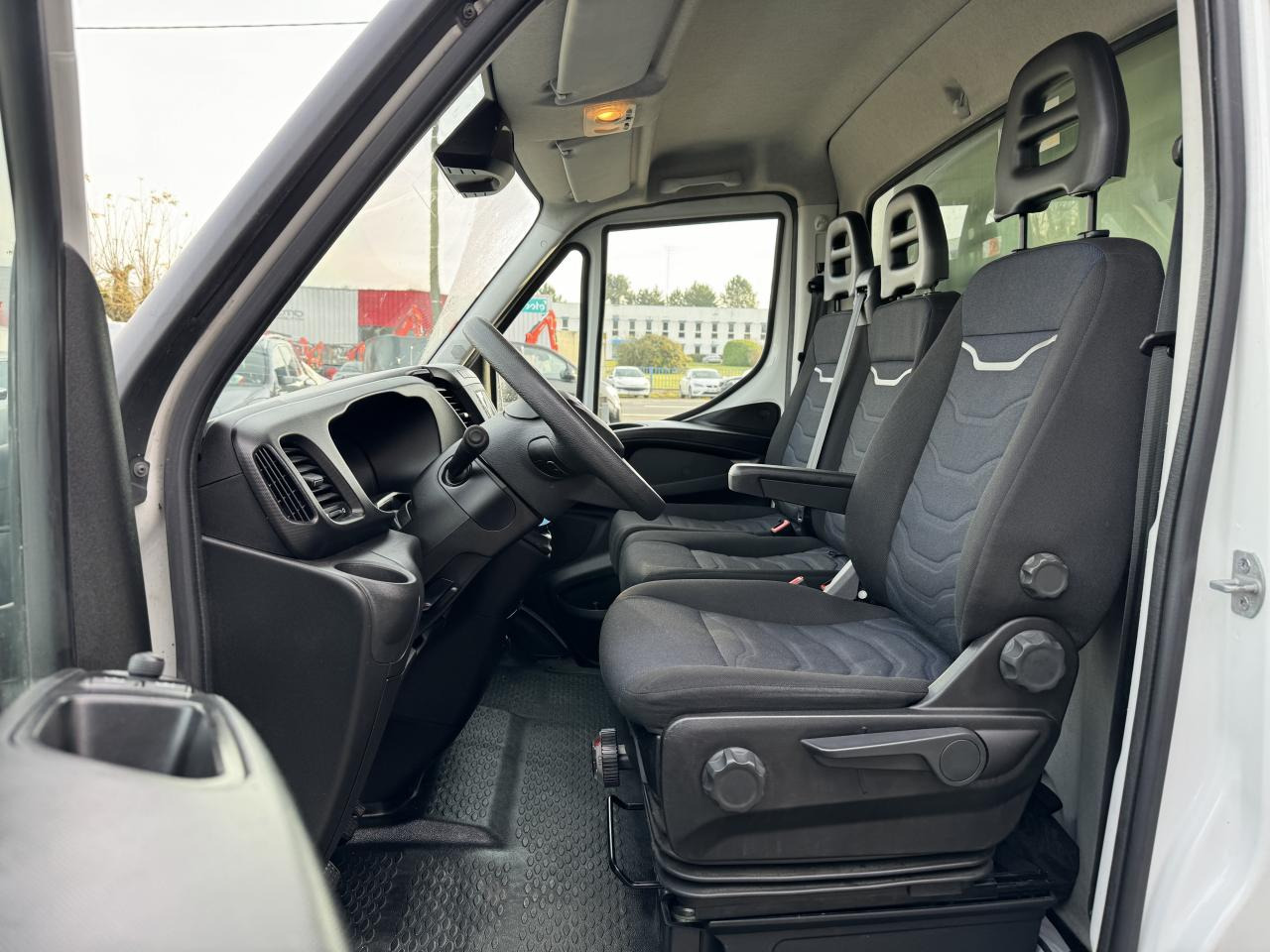 IVECO Daily 35C16 CAISSE HAYON 20M3 RJ 3.0L 160CH - Furgone box: foto 5 IVECO Daily 35C16 CAISSE HAYON 20M3 RJ 3.0L 160CH - Furgone box: foto 5