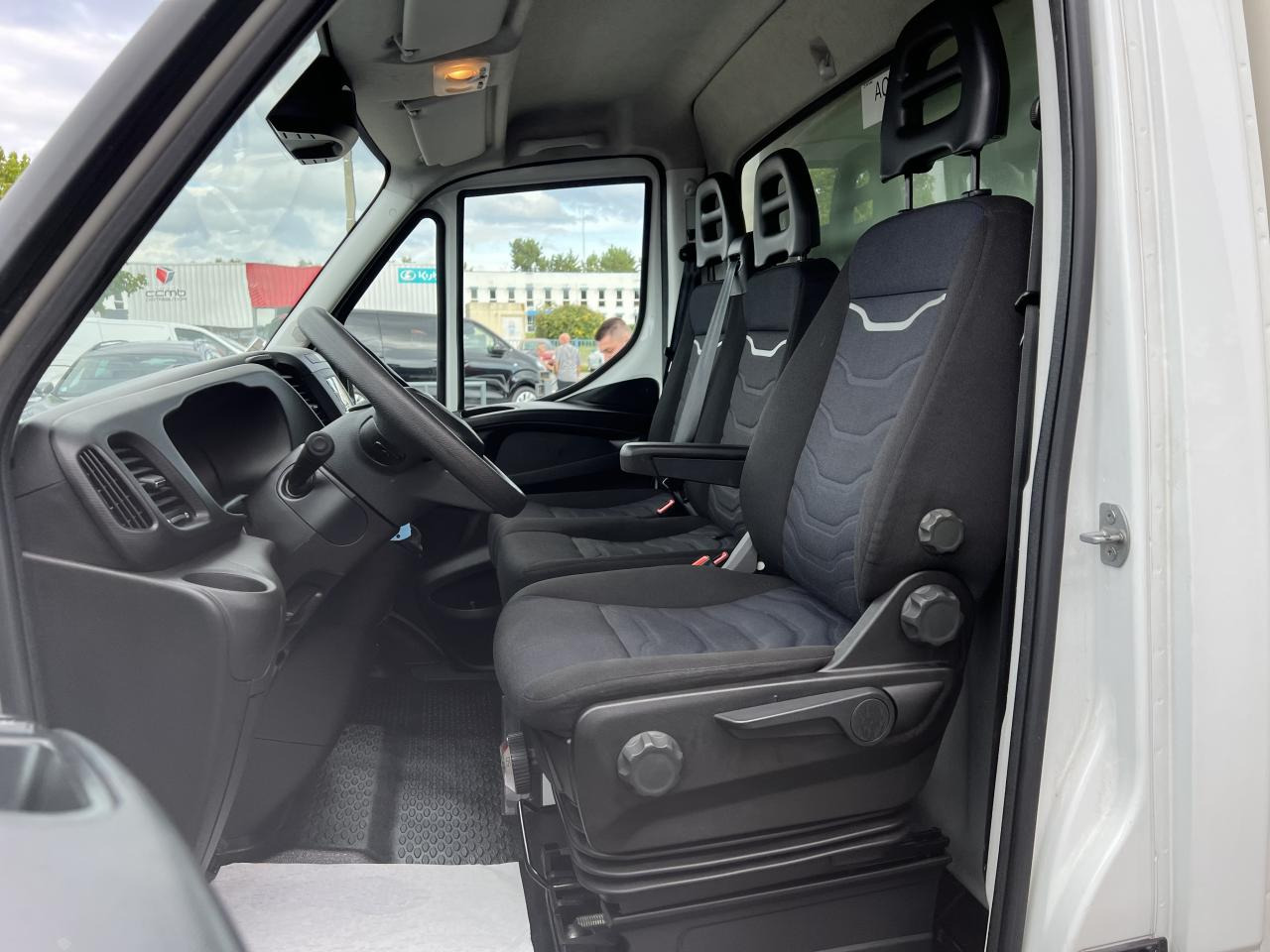 IVECO Daily 35C16 CAISSE HAYON 20M3 RJ 3.0L 160CH - Furgone box: foto 5 IVECO Daily 35C16 CAISSE HAYON 20M3 RJ 3.0L 160CH - Furgone box: foto 5