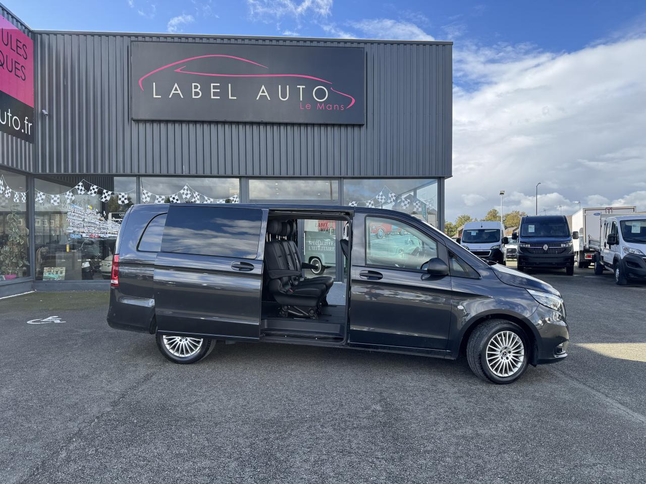 MERCEDES Vito MIXTO Extra Long 3.05t 119 CDI BlueEfficiency - BVA 9G-Tronic Propulsion MIXTO - BM 447 first - Furgone chiuso: foto 1 MERCEDES Vito MIXTO Extra Long 3.05t 119 CDI BlueEfficiency - BVA 9G-Tronic Propulsion MIXTO - BM 447 first - Furgone chiuso: foto 1