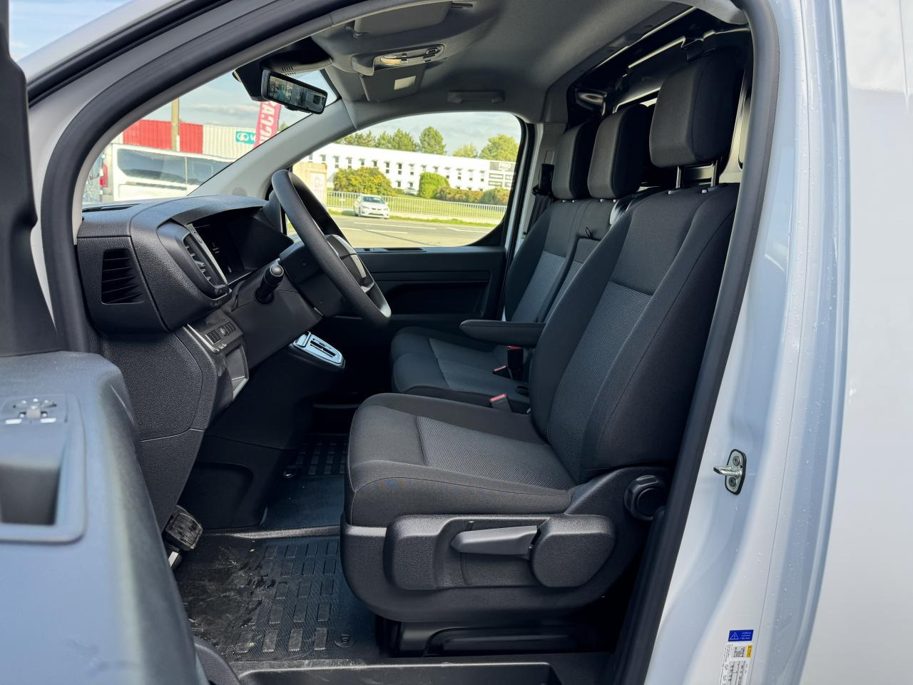 PEUGEOT Expert M 2.0 BlueHDi - 145 S&S - BV EAT8 III FOURGON Fourgon PHASE 2 - Furgone chiuso: foto 5 PEUGEOT Expert M 2.0 BlueHDi - 145 S&S - BV EAT8 III FOURGON Fourgon PHASE 2 - Furgone chiuso: foto 5