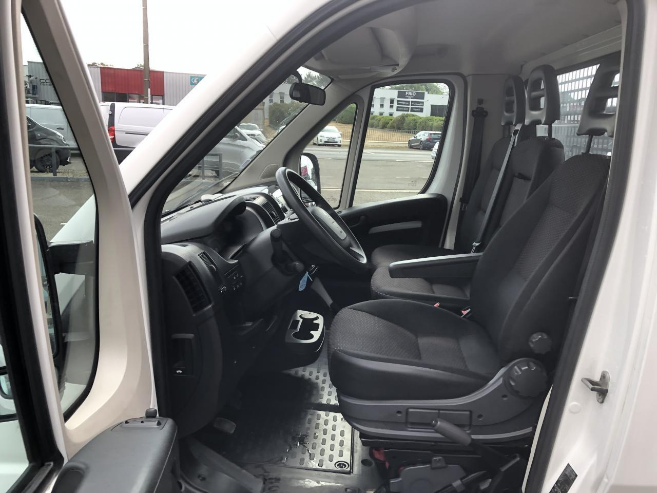 Peugeot Boxer PLATEAU 4M20 L4 2.2 BLUEHDI 140 S&S PREMIUM - Furgone con cassone fisso: foto 5 Peugeot Boxer PLATEAU 4M20 L4 2.2 BLUEHDI 140 S&S PREMIUM - Furgone con cassone fisso: foto 5