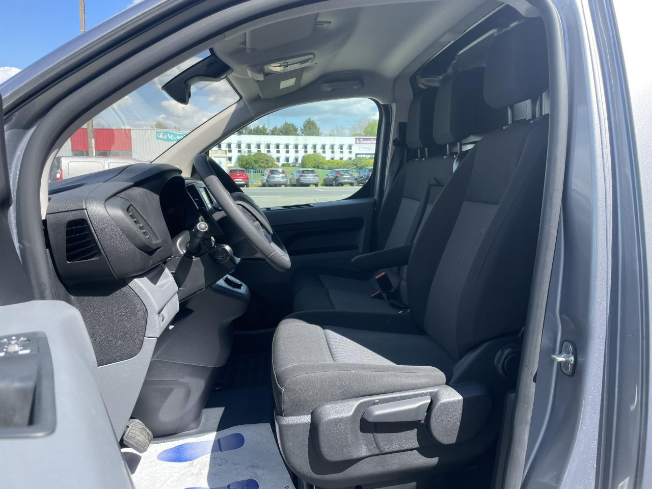 Peugeot Expert Standard 2.0 BlueHDI -180CH EAT8 ASPHALT - Furgone chiuso: foto 5 Peugeot Expert Standard 2.0 BlueHDI -180CH EAT8 ASPHALT - Furgone chiuso: foto 5