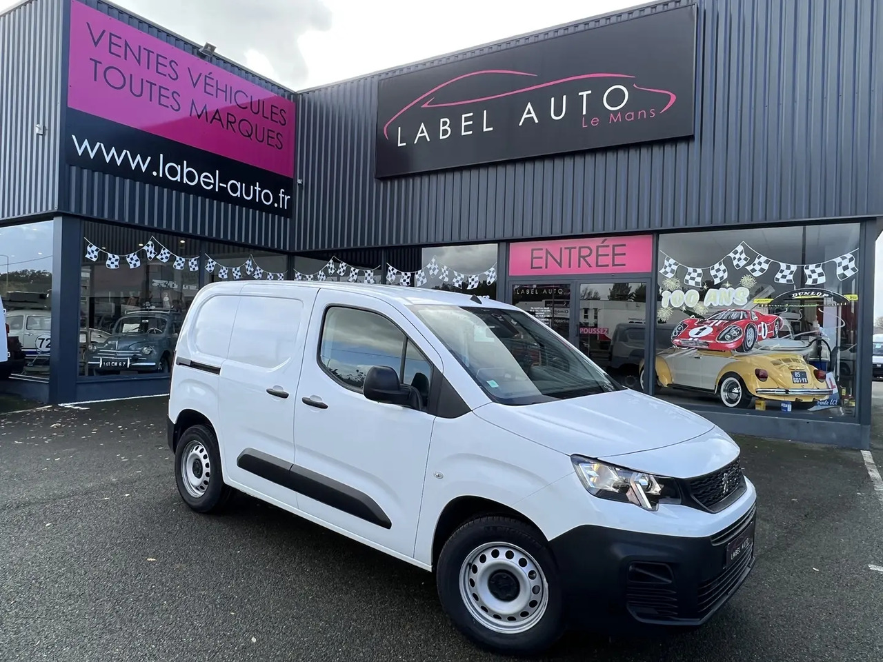 Peugeot Partner STANDARD 650KG BLUEHDI 130CH S&S ASPHALT EAT8 - Furgone chiuso: foto 1 Peugeot Partner STANDARD 650KG BLUEHDI 130CH S&S ASPHALT EAT8 - Furgone chiuso: foto 1