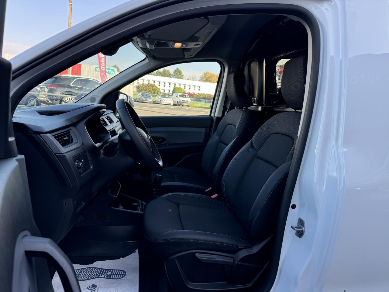 RENAULT EXPRESS 1.5 DCI 75CH CONFORT - Furgone chiuso: foto 4 RENAULT EXPRESS 1.5 DCI 75CH CONFORT - Furgone chiuso: foto 4