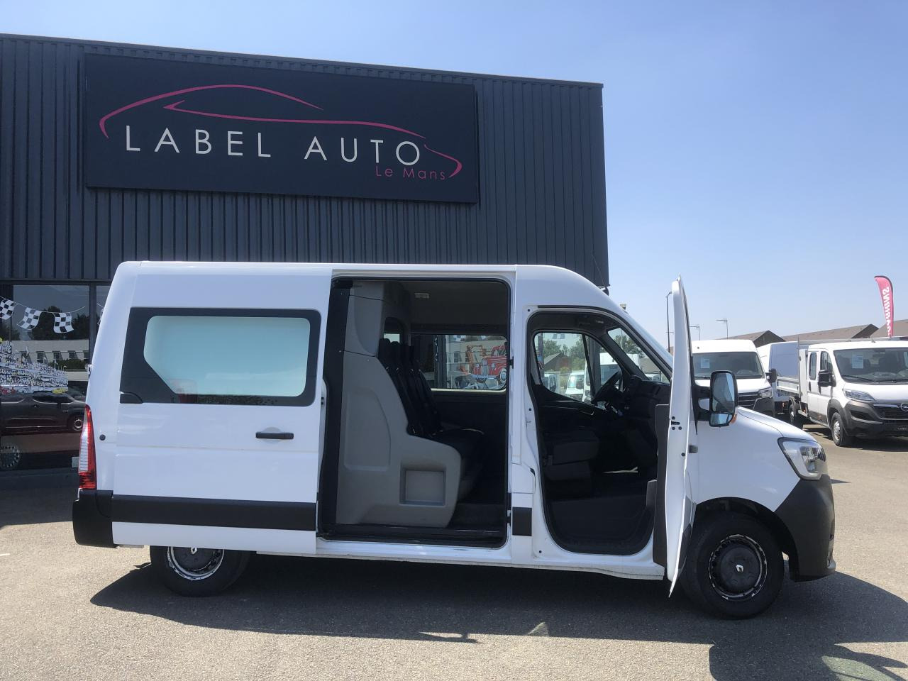 RENAULT MASTER 3T5 L2H2 2.3 DCI 135 CONFORT CABINE APPROFONDIE 7 PLACES - Furgone chiuso: foto 3 RENAULT MASTER 3T5 L2H2 2.3 DCI 135 CONFORT CABINE APPROFONDIE 7 PLACES - Furgone chiuso: foto 3