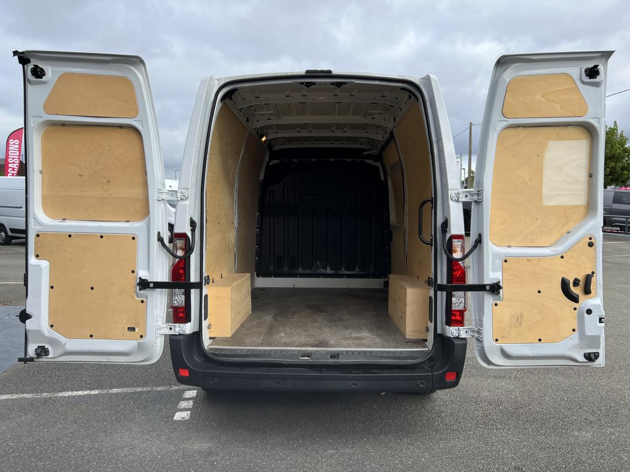 RENAULT Master Grand Confort F3300 L2H2 2.3 dCi - 135 III FOURGON Fourgon L2H2 Traction PHASE 3 - Furgone chiuso: foto 3 RENAULT Master Grand Confort F3300 L2H2 2.3 dCi - 135 III FOURGON Fourgon L2H2 Traction PHASE 3 - Furgone chiuso: foto 3