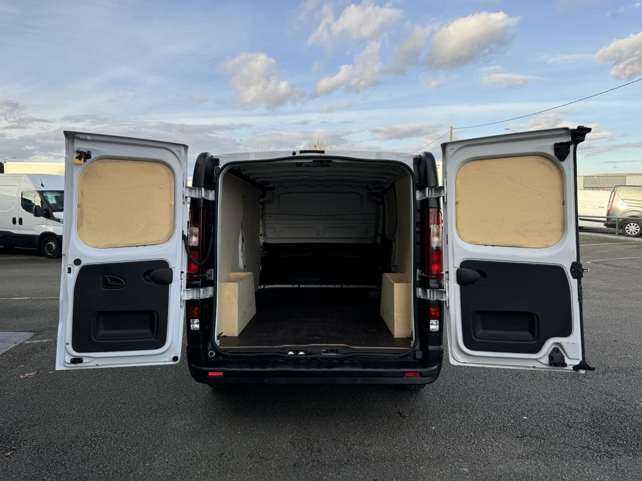 RENAULT Trafic L2H1 3000 Kg 2.0 Blue dCi - 130 III FOURGON Fourgon Grand Confort L2H1 PHASE 3 - Furgone chiuso: foto 3 RENAULT Trafic L2H1 3000 Kg 2.0 Blue dCi - 130 III FOURGON Fourgon Grand Confort L2H1 PHASE 3 - Furgone chiuso: foto 3