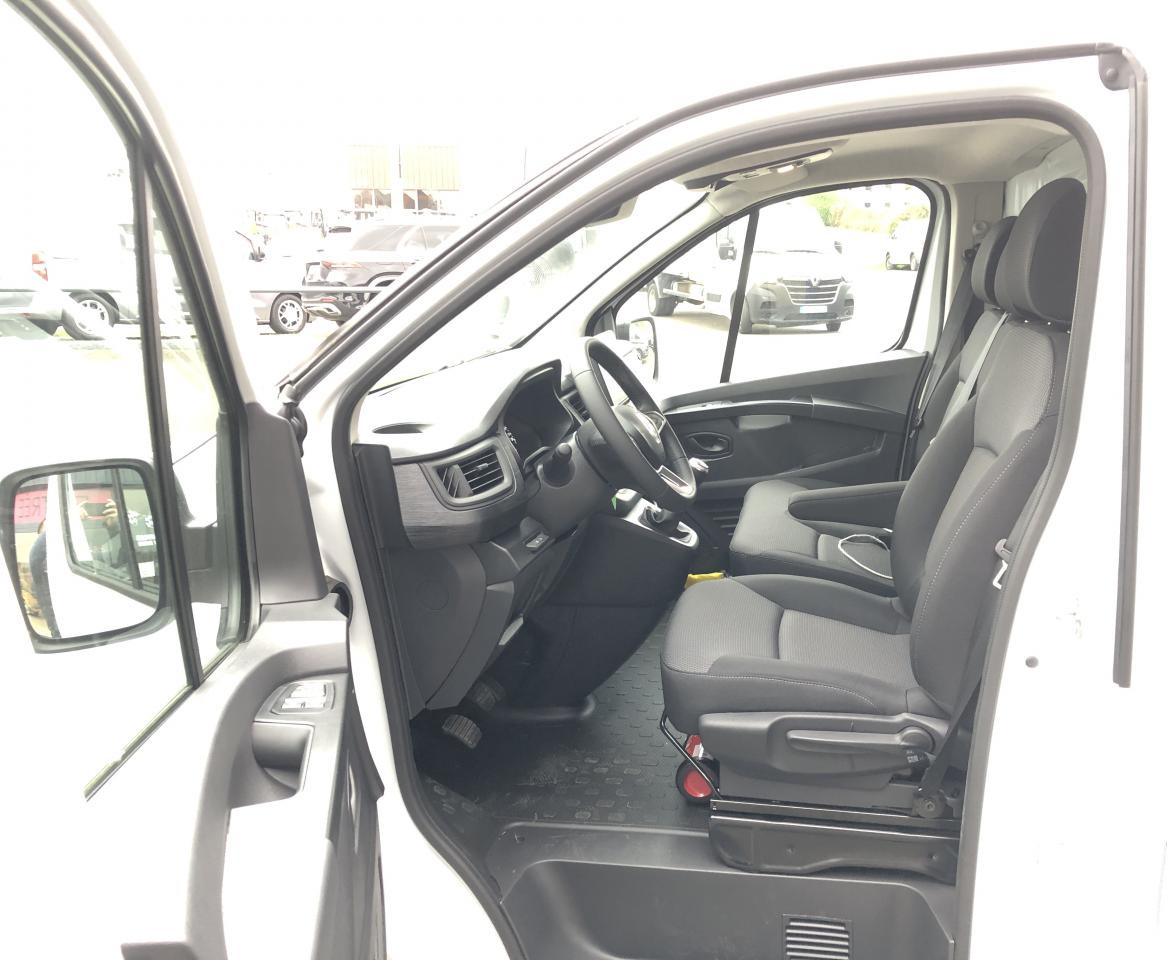 RENAULT Trafic L2H1 3000 Kg 2.0 Blue dCi 170ch ADVANCE - Furgone chiuso: foto 5 RENAULT Trafic L2H1 3000 Kg 2.0 Blue dCi 170ch ADVANCE - Furgone chiuso: foto 5