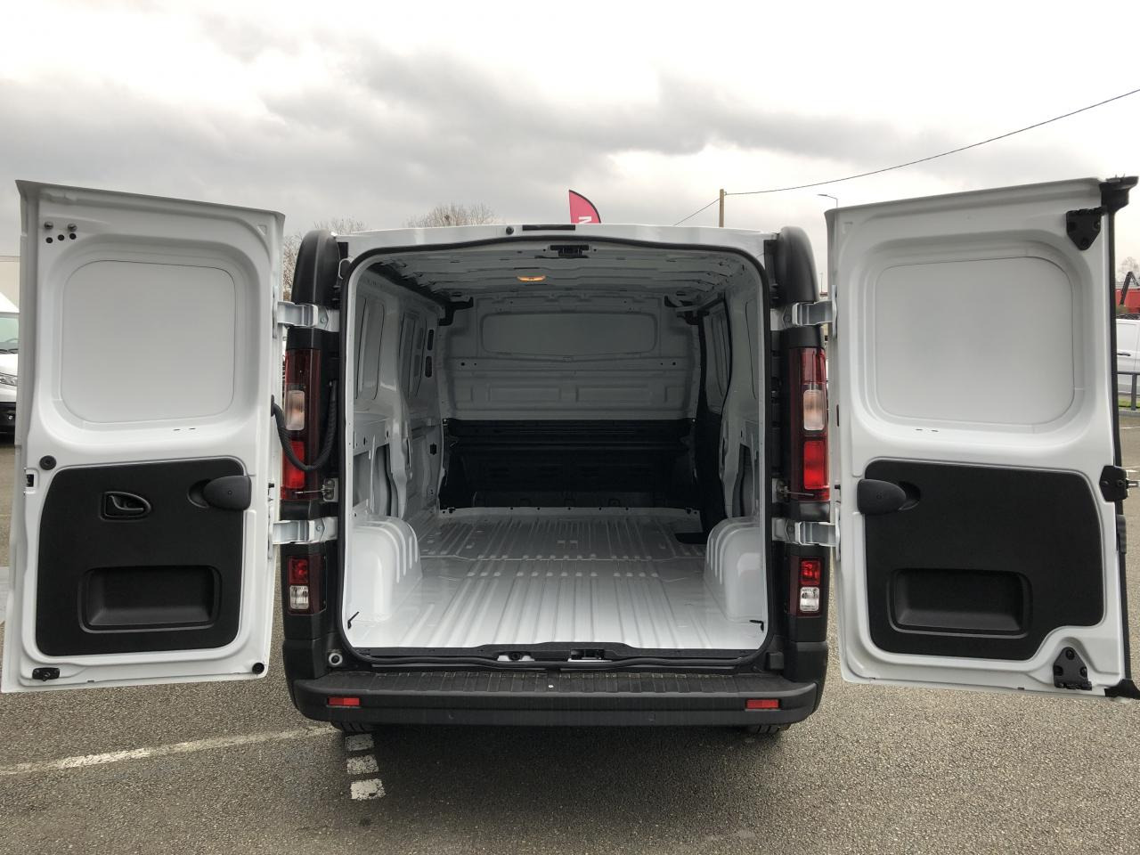 RENAULT Trafic L2H1 3000 Kg 2.0 Blue dCi 170ch ADVANCE - Furgone chiuso: foto 3 RENAULT Trafic L2H1 3000 Kg 2.0 Blue dCi 170ch ADVANCE - Furgone chiuso: foto 3