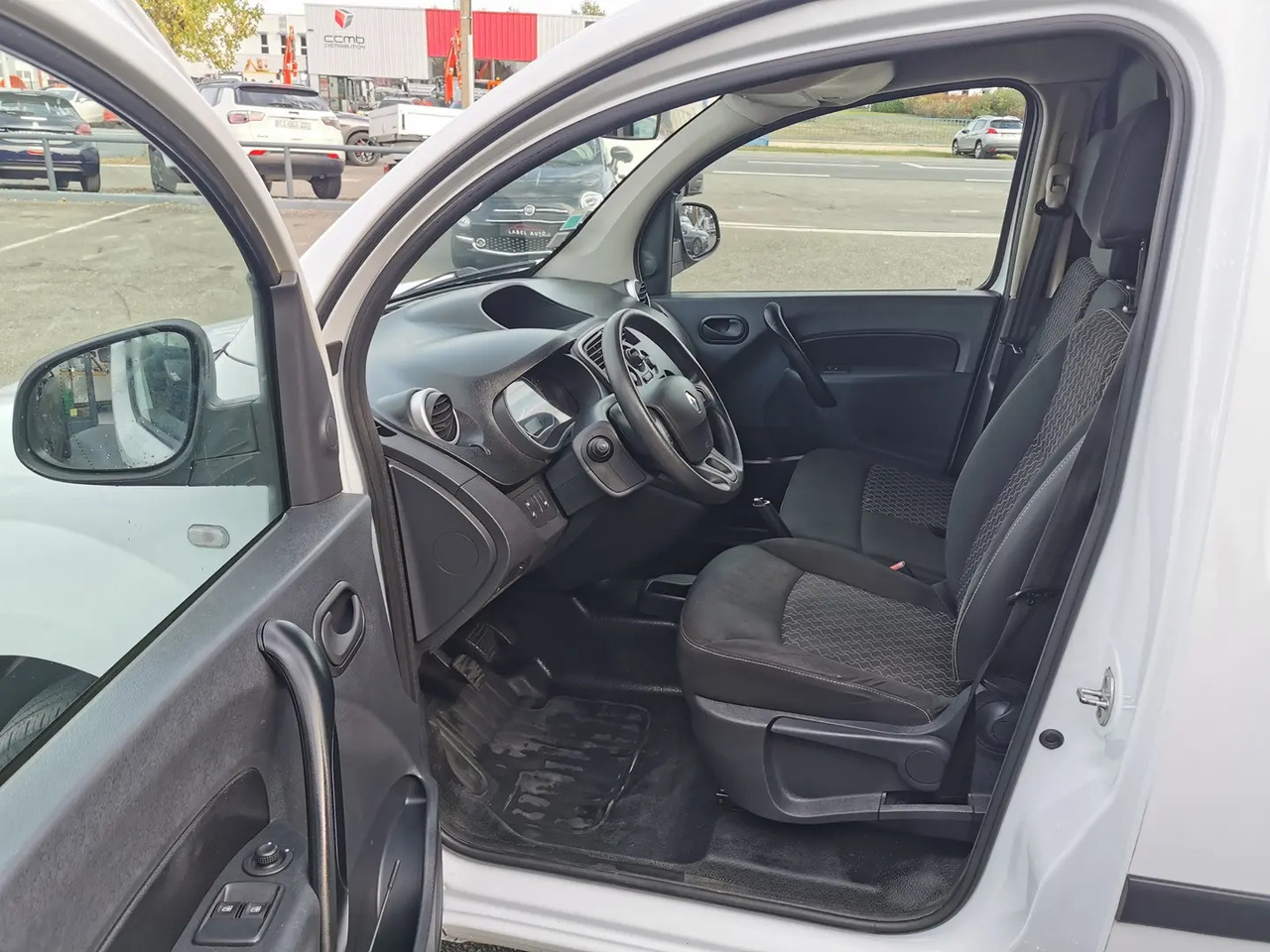 Renault Kangoo 1.5 BLUE DCI 80CH GRAND CONFORT 5CV - Furgone chiuso: foto 4 Renault Kangoo 1.5 BLUE DCI 80CH GRAND CONFORT 5CV - Furgone chiuso: foto 4