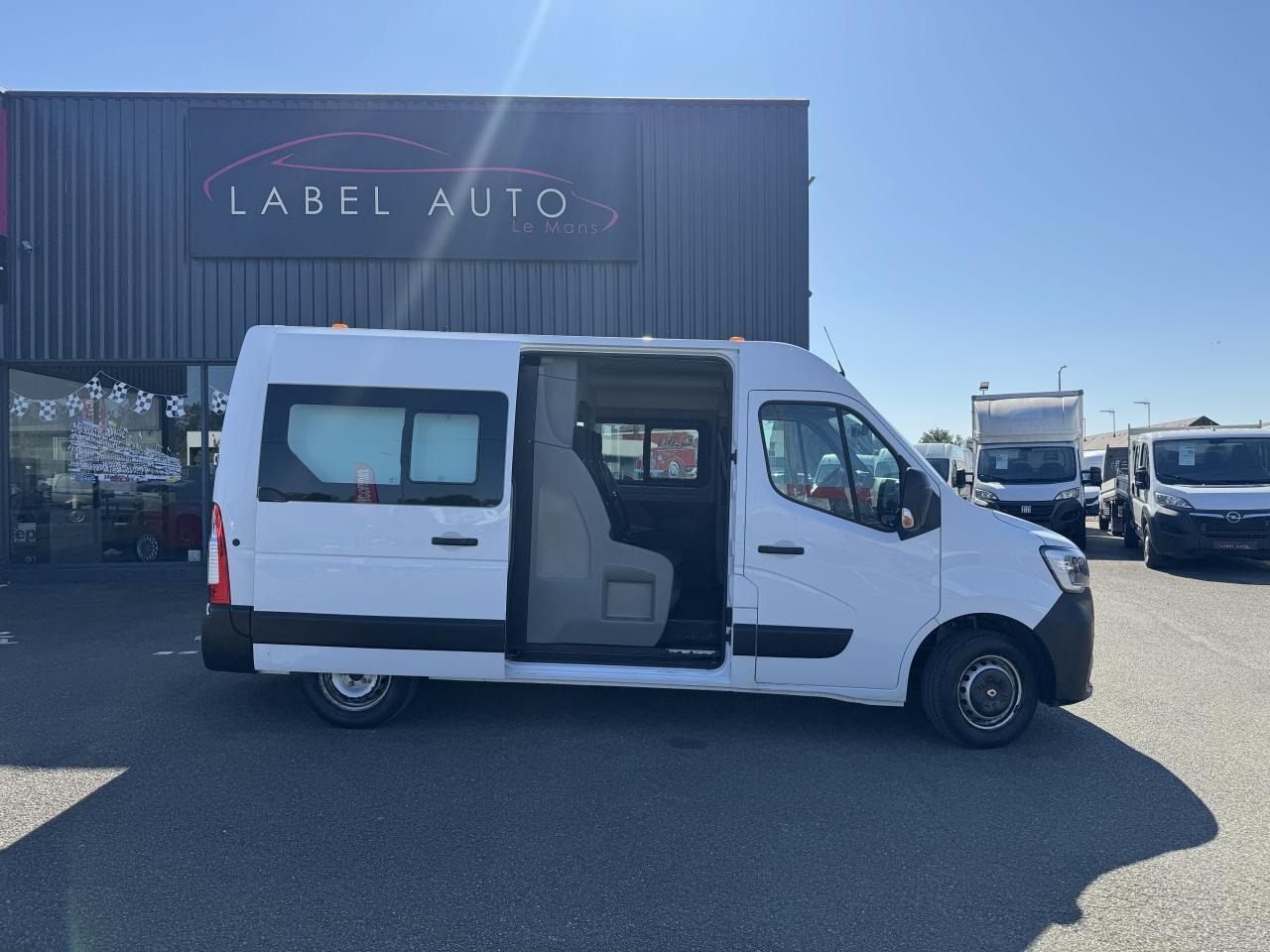 Renault Master 7 PLACES Confort F3300 L2H2 2.3 dCi - 135 III CABINE APPROFONDIE Cabine approfondie L2H2 Tra - Furgone doppia cabina: foto 1 Renault Master 7 PLACES Confort F3300 L2H2 2.3 dCi - 135 III CABINE APPROFONDIE Cabine approfondie L2H2 Tra - Furgone doppia cabina: foto 1