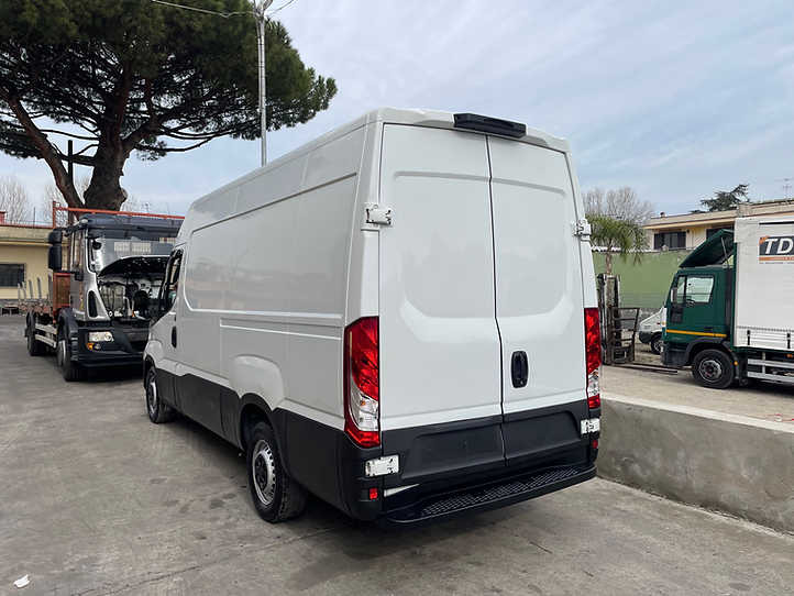 IVECO DAILY FURGONE - Furgone chiuso: foto 4 IVECO DAILY FURGONE - Furgone chiuso: foto 4