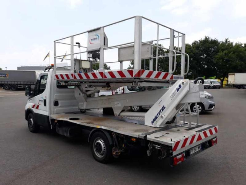 Iveco Daily 35S14 Plateau Nacelle 6m50 Spécial tunnel - Piattaforma autocarrata: foto 3 Iveco Daily 35S14 Plateau Nacelle 6m50 Spécial tunnel - Piattaforma autocarrata: foto 3