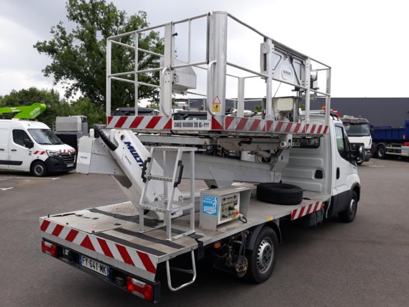 Iveco Daily 35S14 Plateau Nacelle 6m50 Spécial tunnel - Piattaforma autocarrata: foto 4 Iveco Daily 35S14 Plateau Nacelle 6m50 Spécial tunnel - Piattaforma autocarrata: foto 4