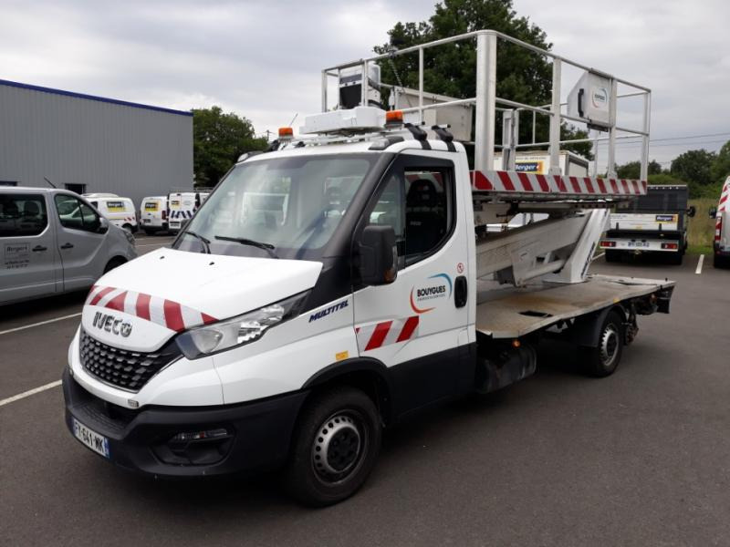Iveco Daily 35S14 Plateau Nacelle 6m50 Spécial tunnel - Piattaforma autocarrata: foto 1 Iveco Daily 35S14 Plateau Nacelle 6m50 Spécial tunnel - Piattaforma autocarrata: foto 1