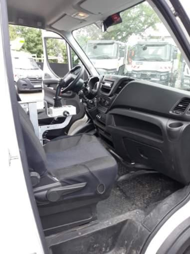 Iveco Daily 35S14 Plateau Nacelle 6m50 Spécial tunnel - Piattaforma autocarrata: foto 5 Iveco Daily 35S14 Plateau Nacelle 6m50 Spécial tunnel - Piattaforma autocarrata: foto 5