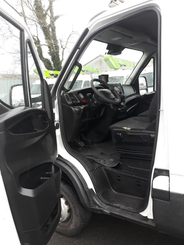 Iveco Daily 70C18 tribenne + coffre - Autocarro ribaltabile: foto 3 Iveco Daily 70C18 tribenne + coffre - Autocarro ribaltabile: foto 3