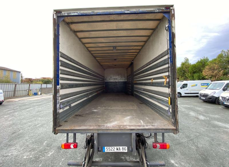 RENAULT PREMIUM 320 CV FOURGON - Autocarro furgonato: foto 4 RENAULT PREMIUM 320 CV FOURGON - Autocarro furgonato: foto 4