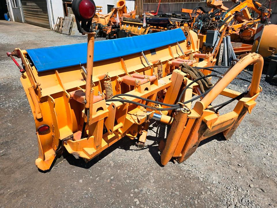 Schmidt Schneepflug MF 2.4 Schneeschieber Schneeschild Winterdienst Räumschild passend für Unimog 405/10 405/12 UGE UGN U300 U 300 400 500 - Lama neve: foto 1 Schmidt Schneepflug MF 2.4 Schneeschieber Schneeschild Winterdienst Räumschild passend für Unimog 405/10 405/12 UGE UGN U300 U 300 400 500 - Lama neve: foto 1