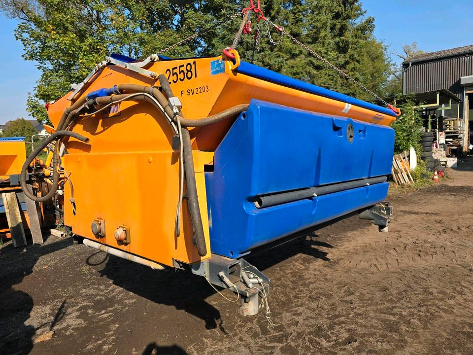 Schmidt Stratos Salzstreuer S44 4,4m3 für Unimog 405 U500 527 530 535 Aufbaustreuautomat Salzsilo Winterdienst Küpper-Weisser Epoke - Spargisale: foto 4 Schmidt Stratos Salzstreuer S44 4,4m3 für Unimog 405 U500 527 530 535 Aufbaustreuautomat Salzsilo Winterdienst Küpper-Weisser Epoke - Spargisale: foto 4