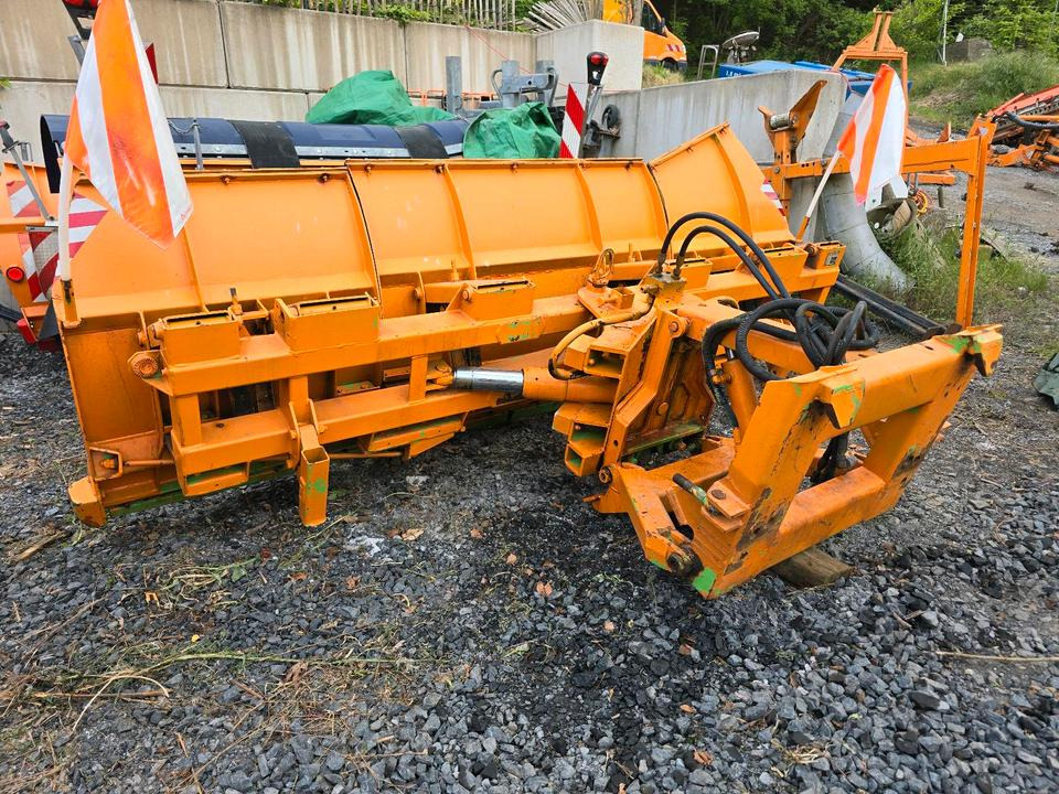 Schneepflug Kahlbacher 3m. Schneeschild Schneeschieber Schmidt Epoke passend für Unimog 424 427 405 U 300 400 500 318 323 423 218 430 429 530 527 535 Mercedes-Benz Winterdienst - Lama neve: foto 3 Schneepflug Kahlbacher 3m. Schneeschild Schneeschieber Schmidt Epoke passend für Unimog 424 427 405 U 300 400 500 318 323 423 218 430 429 530 527 535 Mercedes-Benz Winterdienst - Lama neve: foto 3